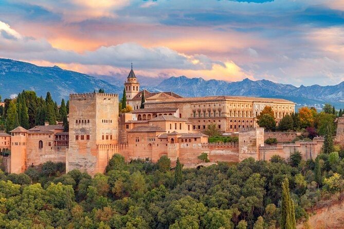 Berkunjung ke Istana dengan Budaya Islam yang kuat di Spanyol dengan Paket Tour Muslim Eropa