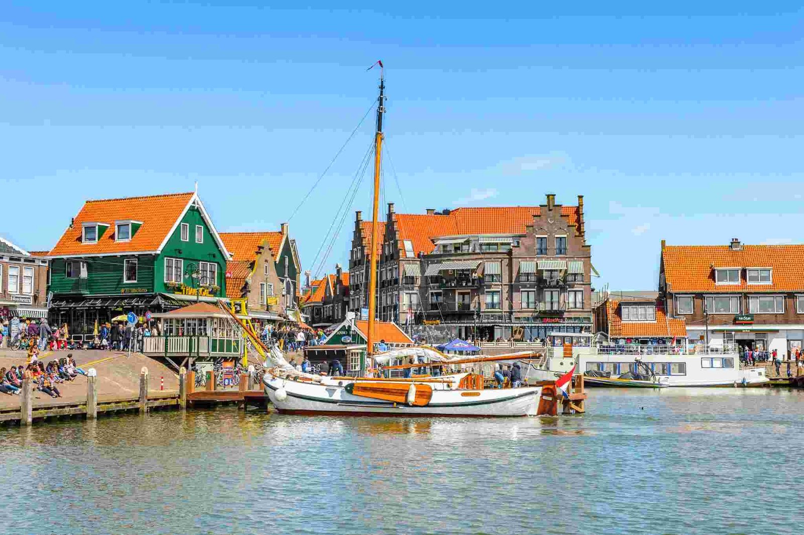 Berwisata ke Desa Tradisional Nelayan di Volendam dengan Paket Tour Eropa 2024 (1)