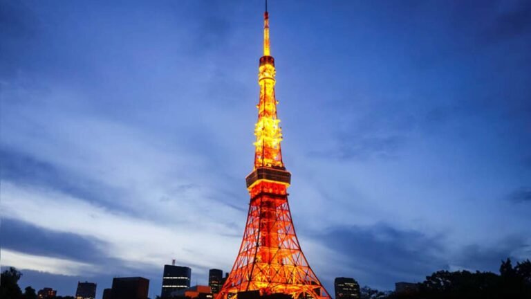 Menelusuri Tokyo Tower dengan Travel Jepang (1) Satu Hari Keliling Tokyo: Pengalaman Wisata Halal Jepang yang Bikin Nyaman