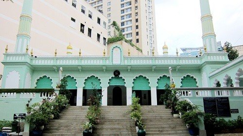 Menjelajah Dua Masjid Indah di Ho Chi Minh City dalam Travel Halal Vietnam