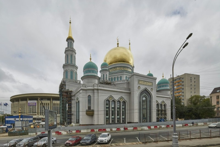 Jelajahi Masjid Katedral di Moskow dalam Paket Tour Muslim Eropa