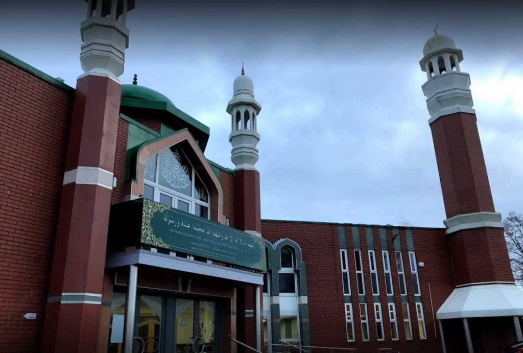 Wisata Halal ke Manchester: Menelusuri Jejak Masjid Terbesar di Jantung Kota