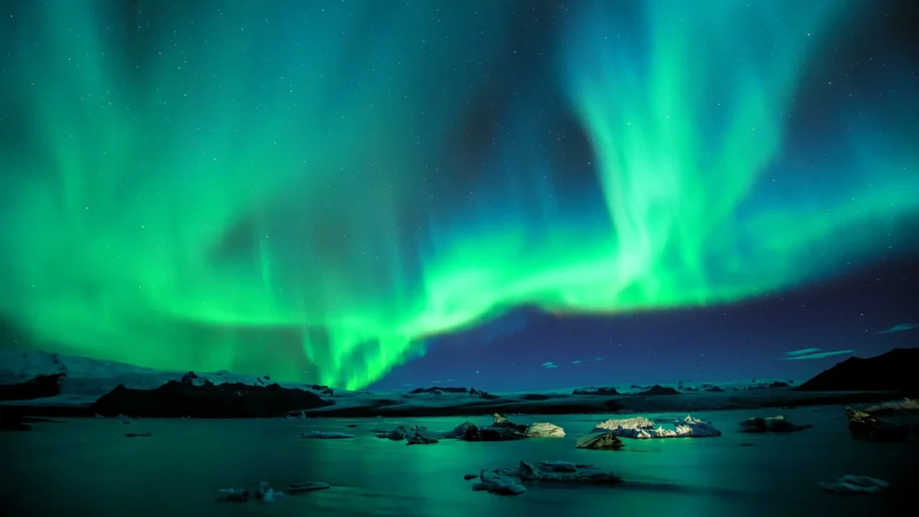 Yuk! Wisata Halal ke Eropa Utara Berburu Keindahan Aurora Borealis