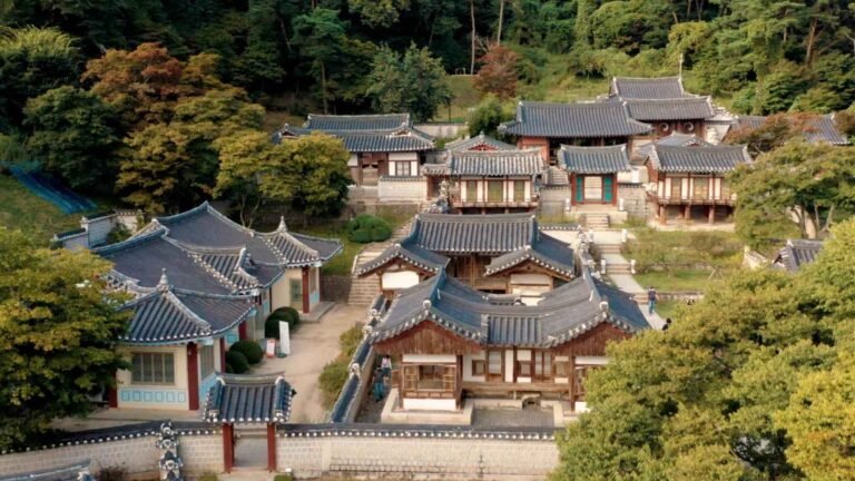 Jelajah Wisata Budaya dalam Tour Korea ke Desa Tradisional Andong Hahoe