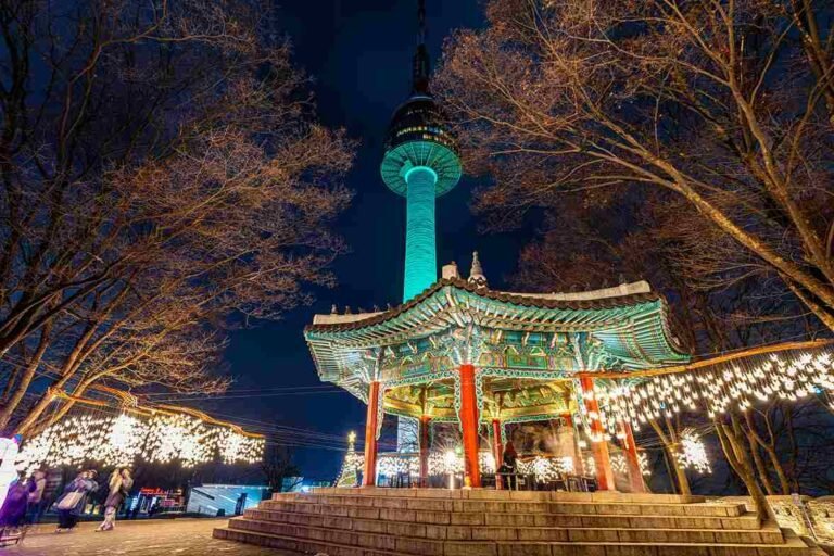 Tour Korea ke Namsan Seoul Tower, Ikon Wisata Malam dengan Nuansa Romantis