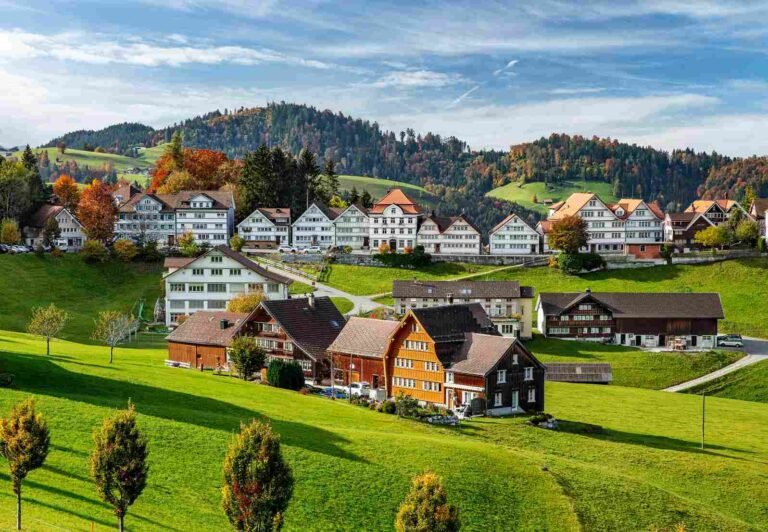 Appenzell, Desa Tradisional Swiss yang Memesona dalam Balutan Halal Tour
