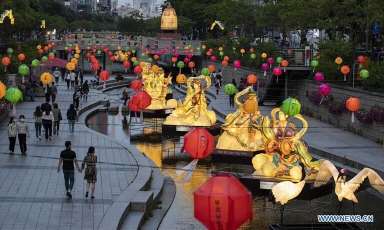 Cheonggyecheon Stream, Bersantai Menyusuri Sungai Buatan di Tengah Tour Korea