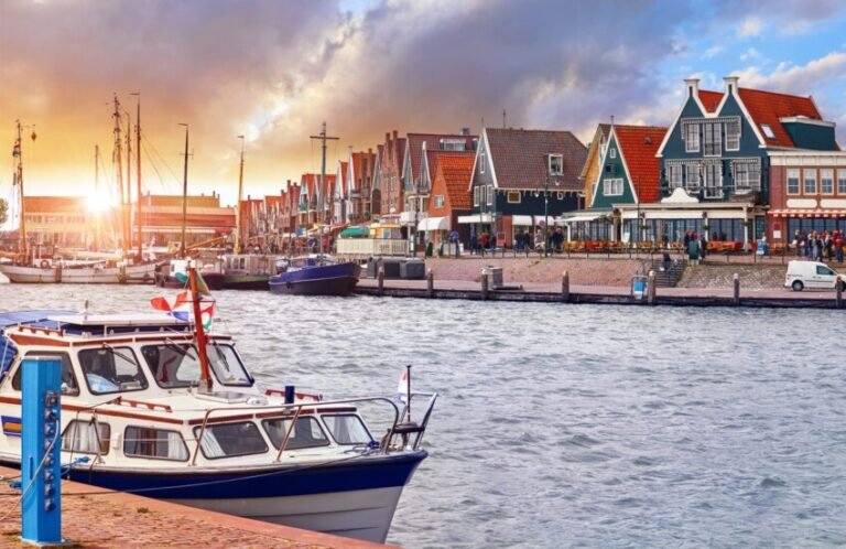 Marken dan Volendam, Dua Desa Nelayan Tradisional yang Ramah Halal Tour