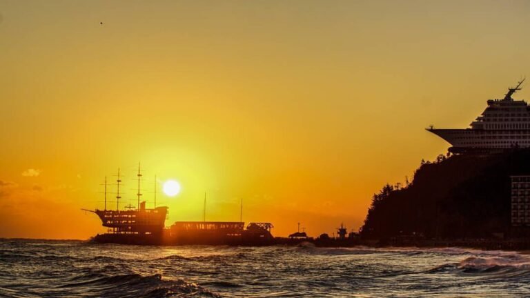 Menikmati Keindahan Sunrise yang Eksotis dalam Tour Korea ke Pantai Jeongdongjin