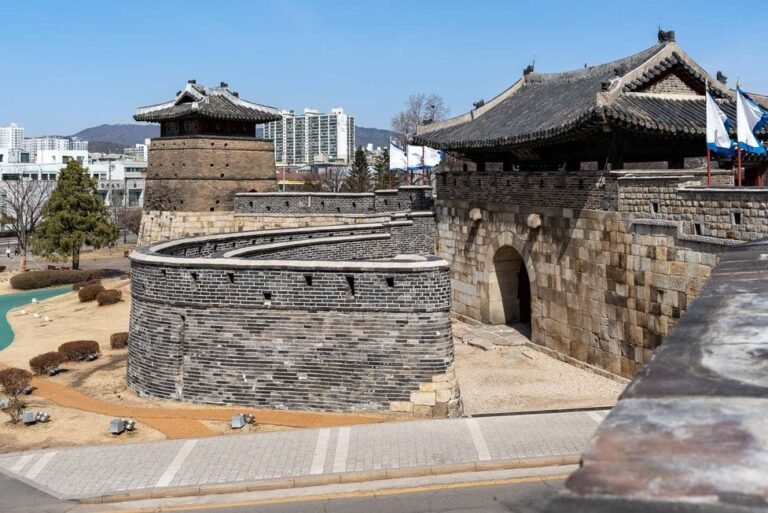 Mengagumi Keindahan Sejarah dalam Tour Korea ke Suwon Hwaseong Fortress
