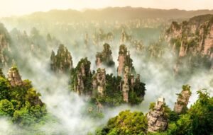 Zhangjiajie National Forest Park, Petualangan Halal Tour ke Dunia Avatar Halal Travel Zhangjiajie: Surga Tersembunyi di Tiongkok yang Ramah Muslim