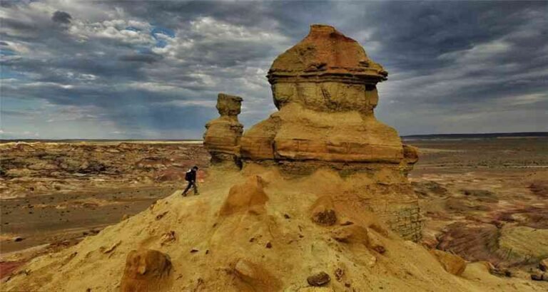 Mengunjungi Kota Setan Qitai, Lanskap Misterius yang Menarik untuk Halal Tour