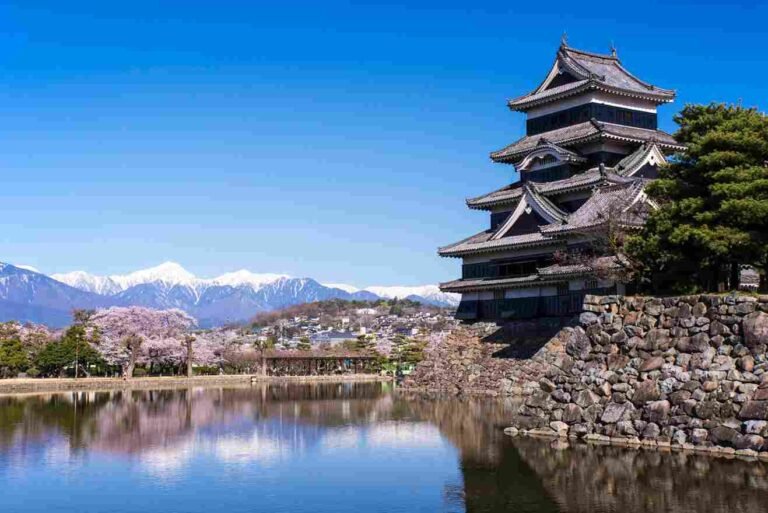 Matsumoto, Pesona Kastil Hitam dan Keindahan Pegunungan Alpen dalam Halal Tour Jepang