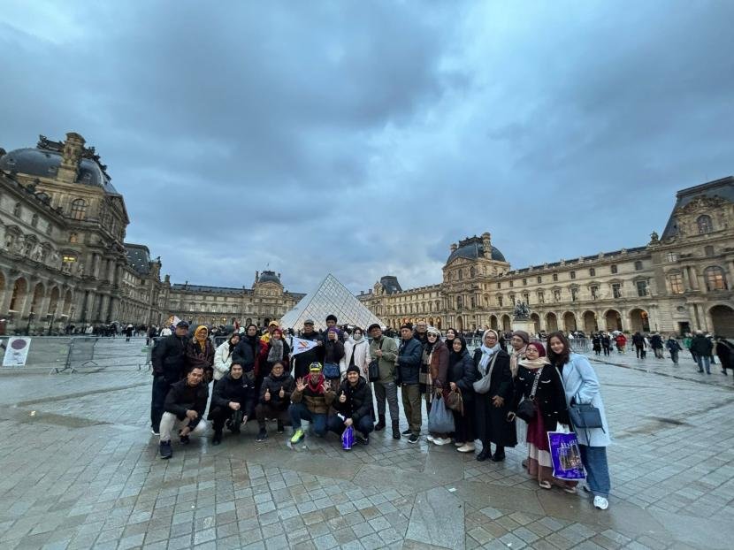 Seberapa Penting Tour Guide untuk Mendampingi Halal Tour Kamu ke Luar Negeri?