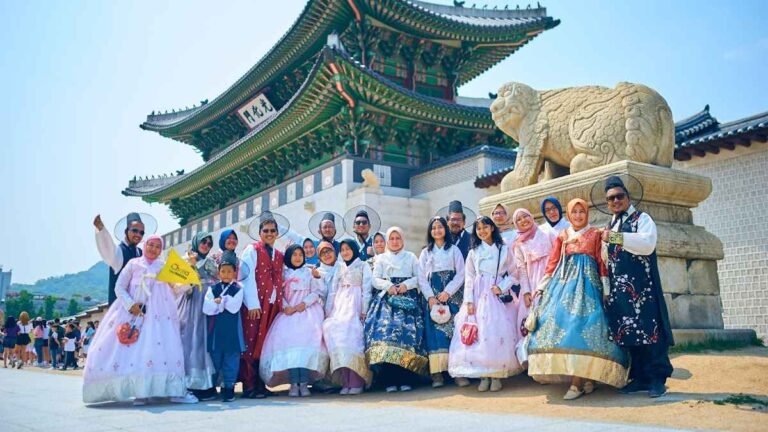Spesial Muslimah, Tips Asyik dan Nyaman Tour Korea Bareng Girls Squad