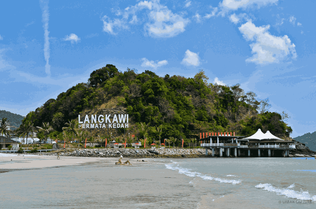 Rekomendasi Wisata Muslim di Luar Negeri yang Dekat Tapi Simpan Keindahan Alam