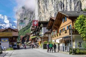 Lauterbrunnen Swiss: Liburan Wisata Muslim di Pelukan Lembah dan Air Terjun Destinasi Wisata Halal dengan Pemandangan Alam Paling Indah di Dunia