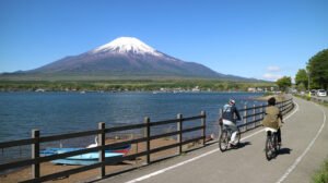 Nikmatnya Travel Jepang, Bisa Bersepeda Sambil Nikmati Keindahan Fuji Travel Halal ke Jepang: Antara Kagum dan Tantangan Menjaga Ibadah