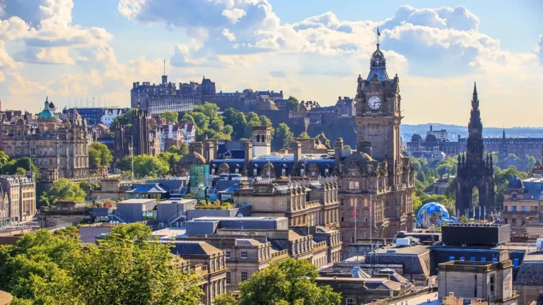 Jelajah Kastil Edinburgh dalam Halal Tour, Menyusuri Jejak Ksatria di Kota Tua Skotlandia