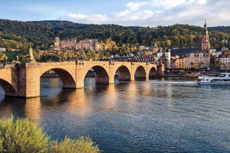Jelajahi Kota Tua Heidelberg dan Masjid Megah Cologne dalam Paket Tour Muslim Eropa