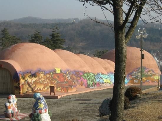 Menemukan Keindahan Tersembunyi di Icheon Ceramics Village dalam Tour Korea