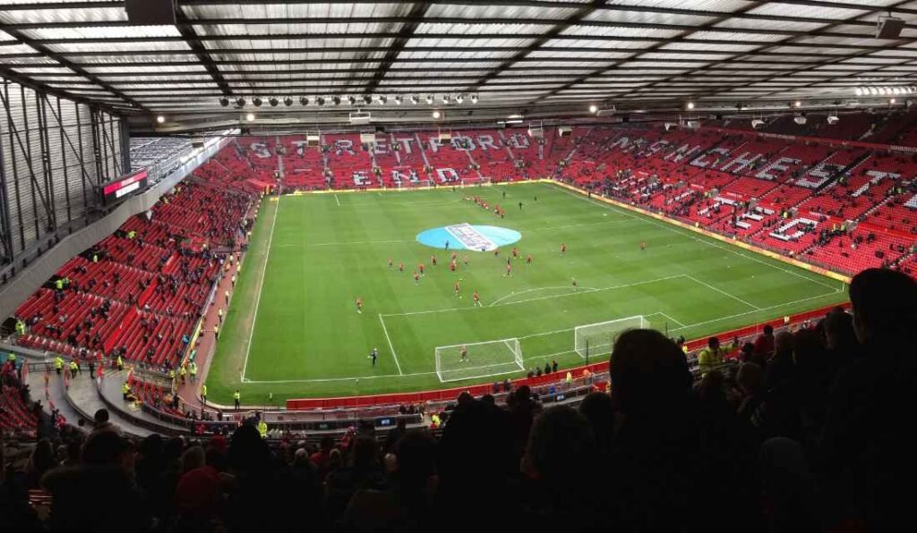 Wisata Halal ke Inggris: Jelajahi UK & Scotland Sekaligus Stadion Impian di Old Trafford
