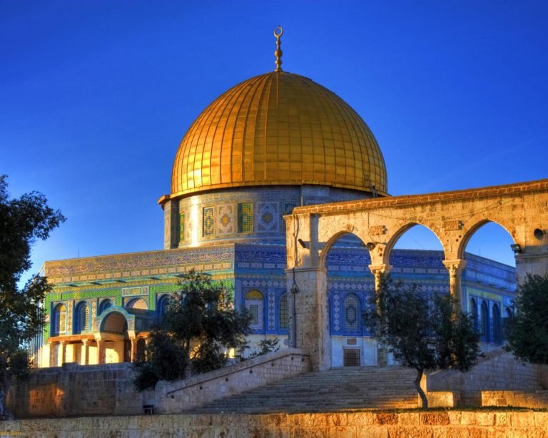 Halal Travel ke Bumi Para Nabi: Perjalanan Spiritual ke Jordan, Palestina, dan UEA