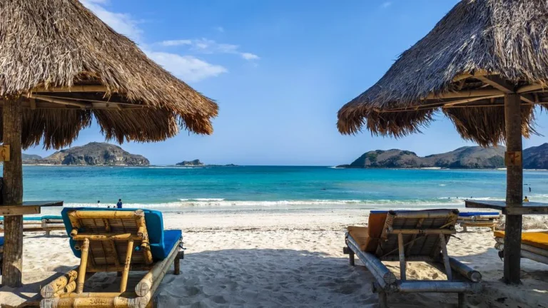 Pantai Ramah Muslim di Lombok yang Belum Seramai Senggigi