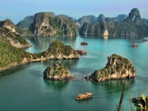 Wisata Muslim ke Vietnam, Menjelajah Halong Bay yang Jadi Lokasi Film Kong: Skull Island
