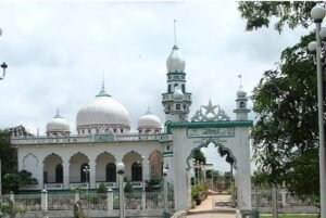Masjid di Tengah Hanoi Ini Jadi Tempat Singgah Penting Buat Wisata Muslim