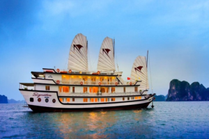 Halal Tour ke Vietnam, Halong Bay Paling Seru Kalau Nggak Cuma Duduk di Kapal