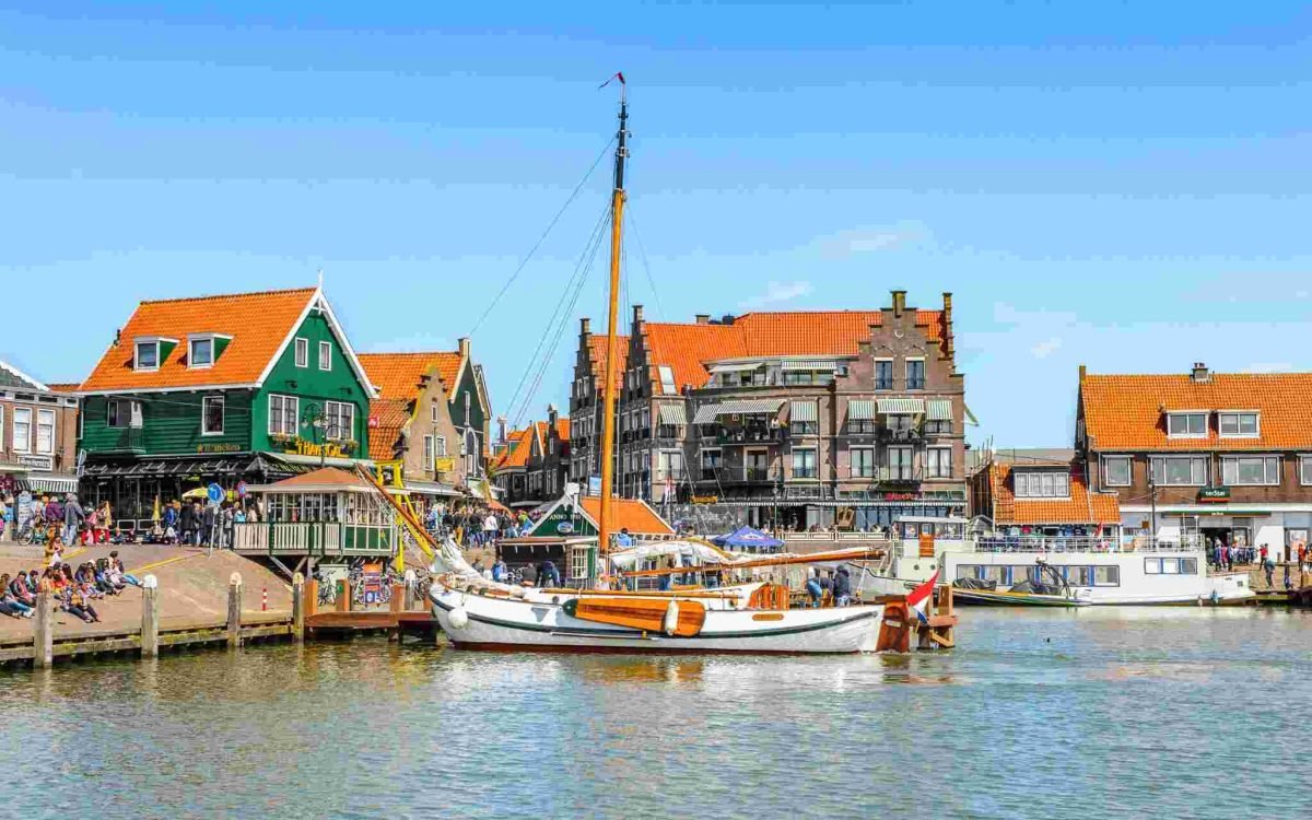 Berwisata ke Desa Tradisional Nelayan di Volendam dengan Paket Tour Eropa 2024 (1)
