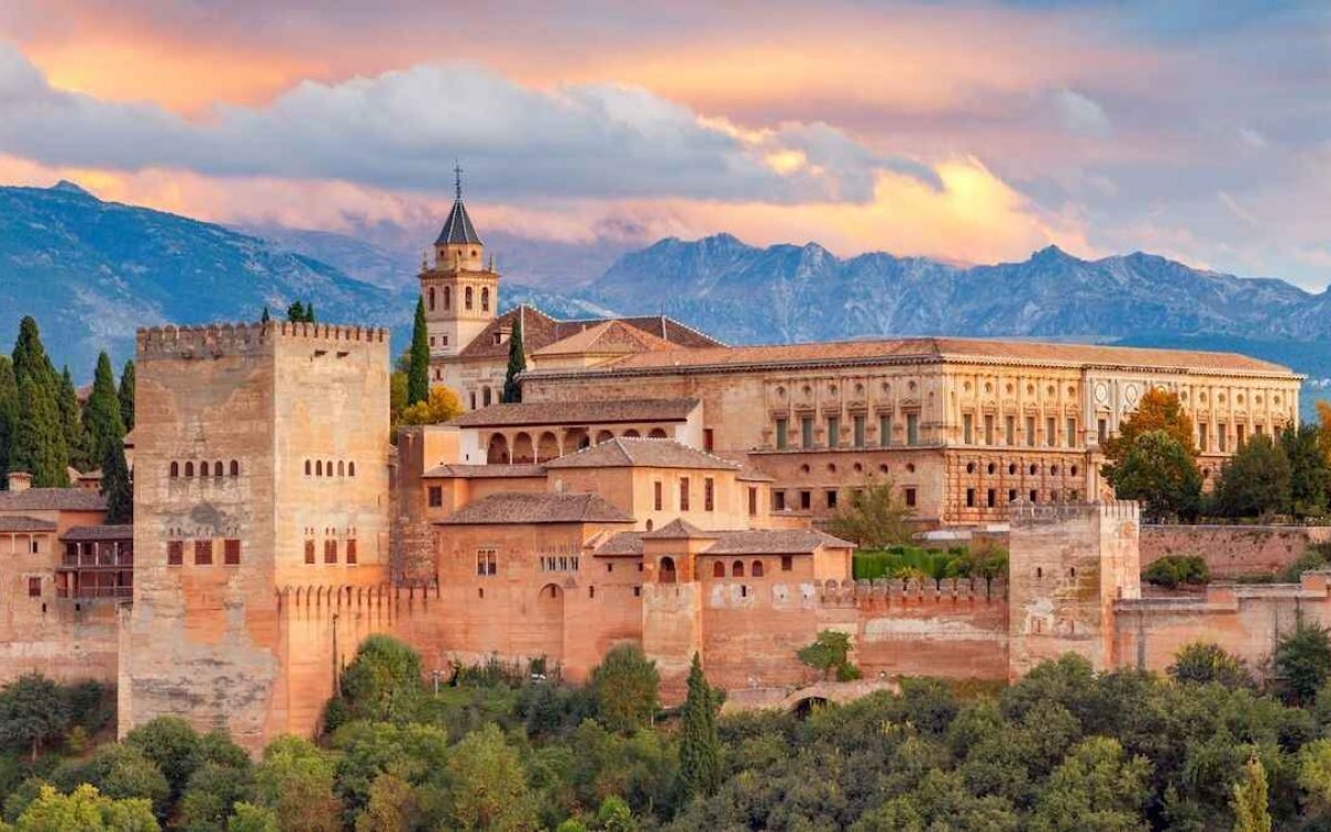 Jangan Lewatkan Alhambra dalam Tour Halal Eropa Kamu (1)